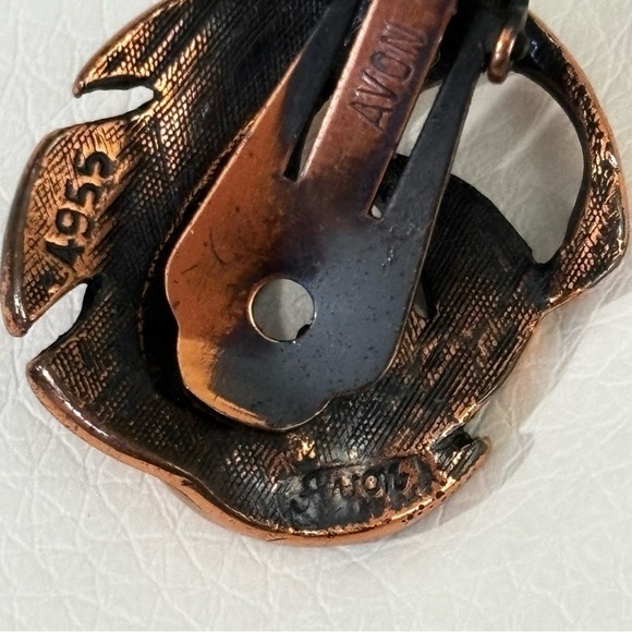 Vintage copper tone brooch and Avon clip on earrings - Picture 4 of 9